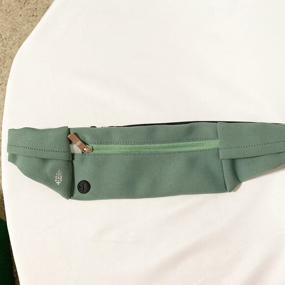 Free People Movement Runner Sling NWOT - Picture 5 of 10